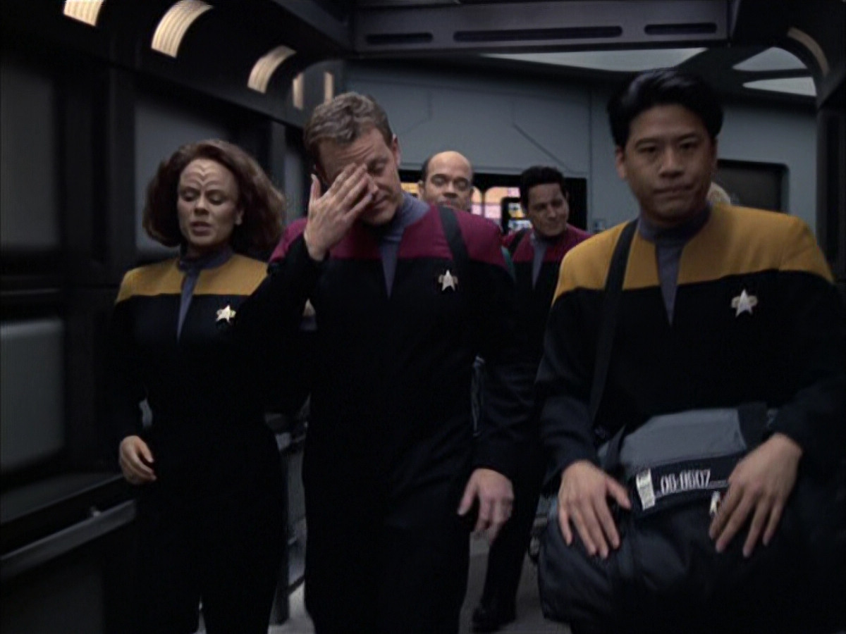extant_StarTrek_VOY_6x14-Memorial_00127.jpg
