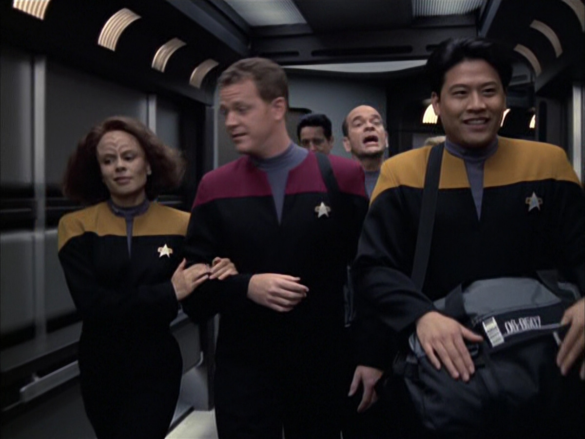 extant_StarTrek_VOY_6x14-Memorial_00134.jpg