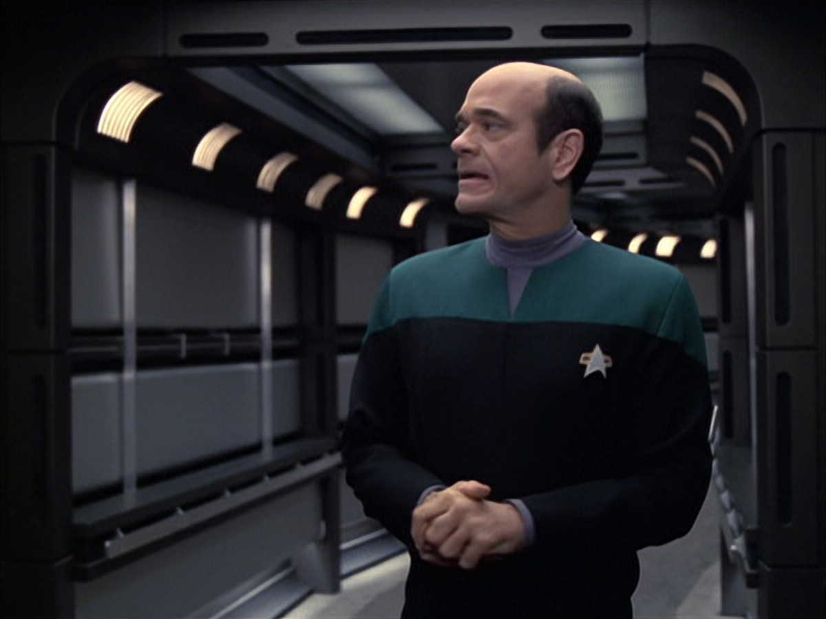 extant_StarTrek_VOY_6x14-Memorial_00159.jpg