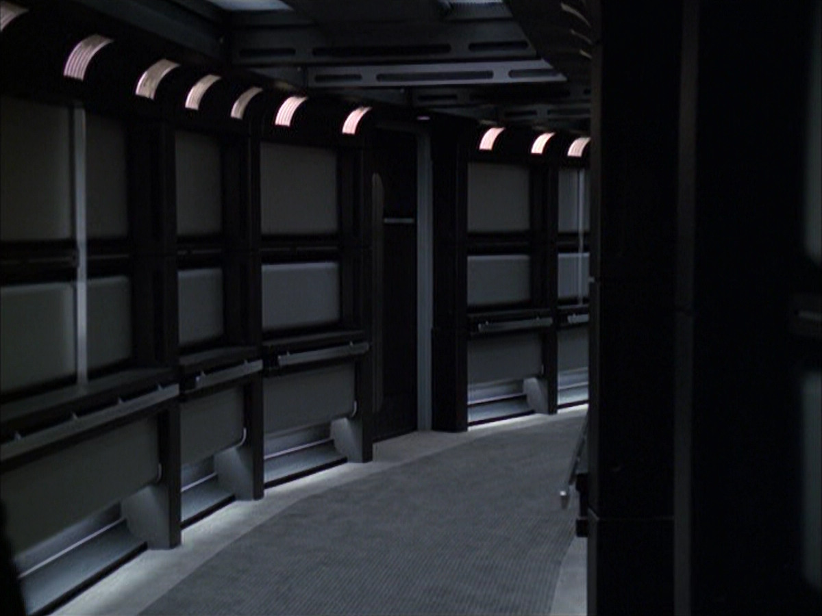 extant_StarTrek_VOY_6x14-Memorial_00162.jpg