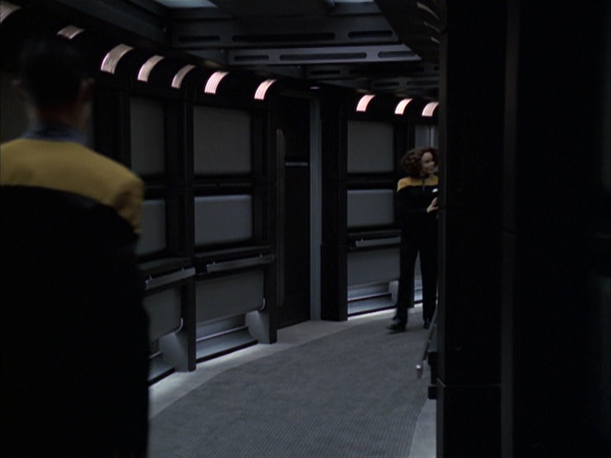 extant_StarTrek_VOY_6x14-Memorial_00163.jpg