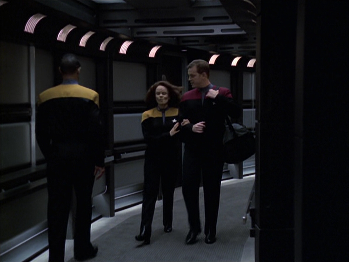 extant_StarTrek_VOY_6x14-Memorial_00166.jpg