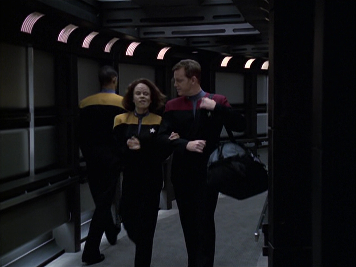 extant_StarTrek_VOY_6x14-Memorial_00167.jpg