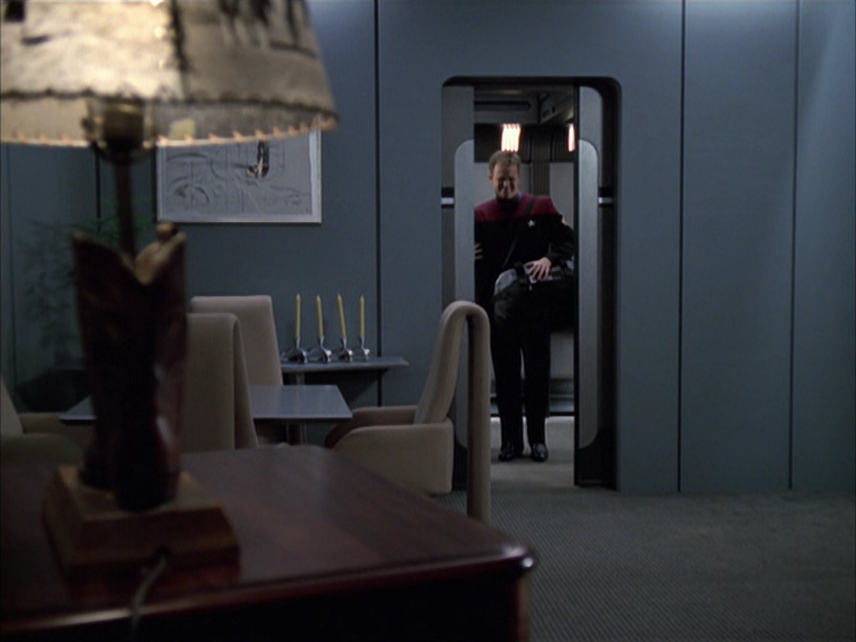 extant_StarTrek_VOY_6x14-Memorial_00174.jpg