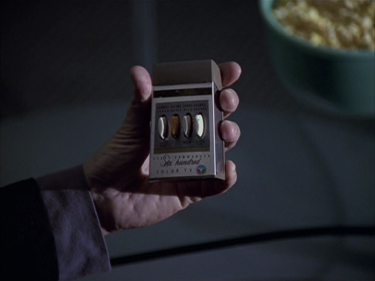extant_StarTrek_VOY_6x14-Memorial_00205.jpg