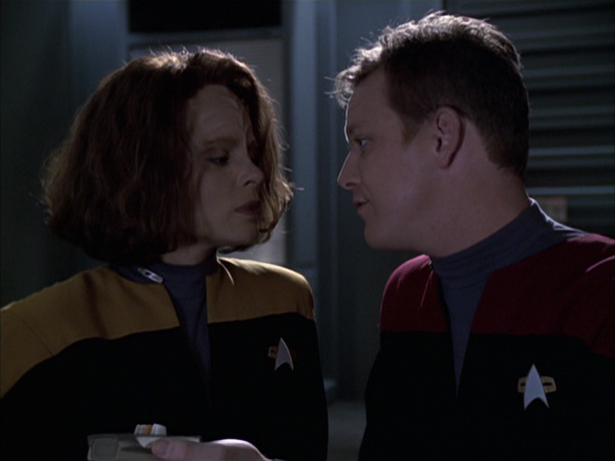 extant_StarTrek_VOY_6x14-Memorial_00208.jpg