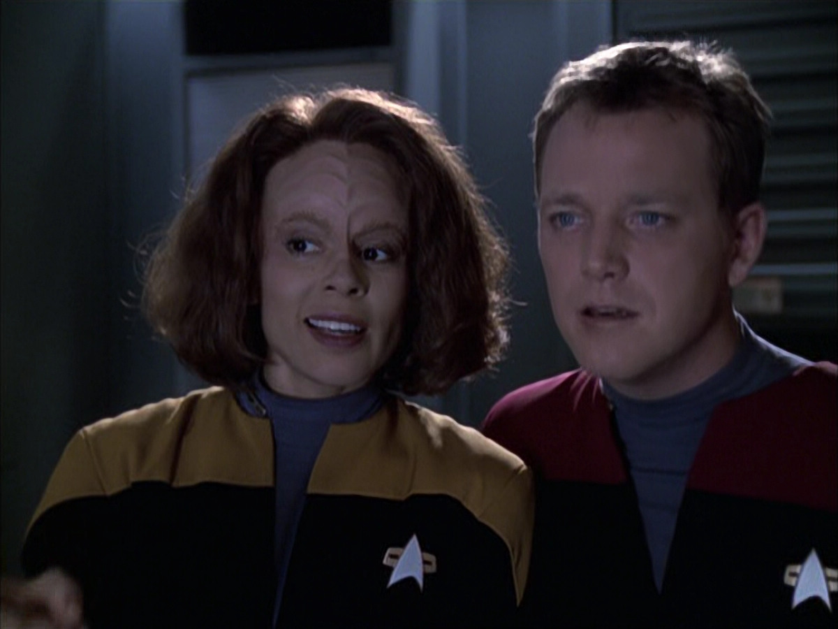 extant_StarTrek_VOY_6x14-Memorial_00234.jpg