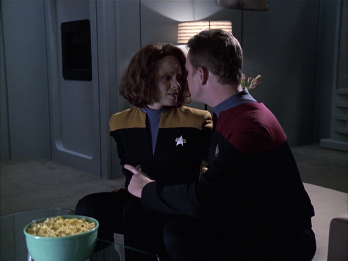 extant_StarTrek_VOY_6x14-Memorial_00260.jpg