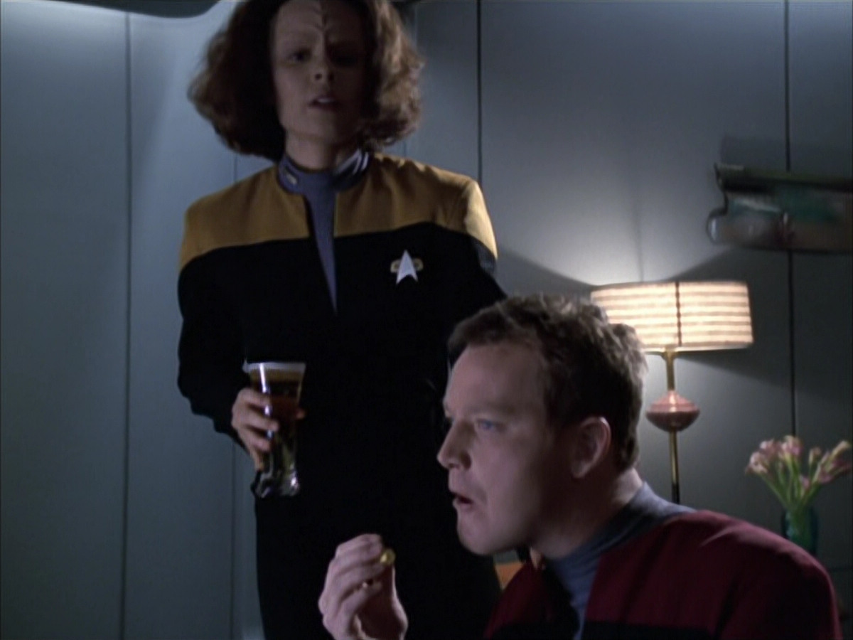 extant_StarTrek_VOY_6x14-Memorial_00283.jpg