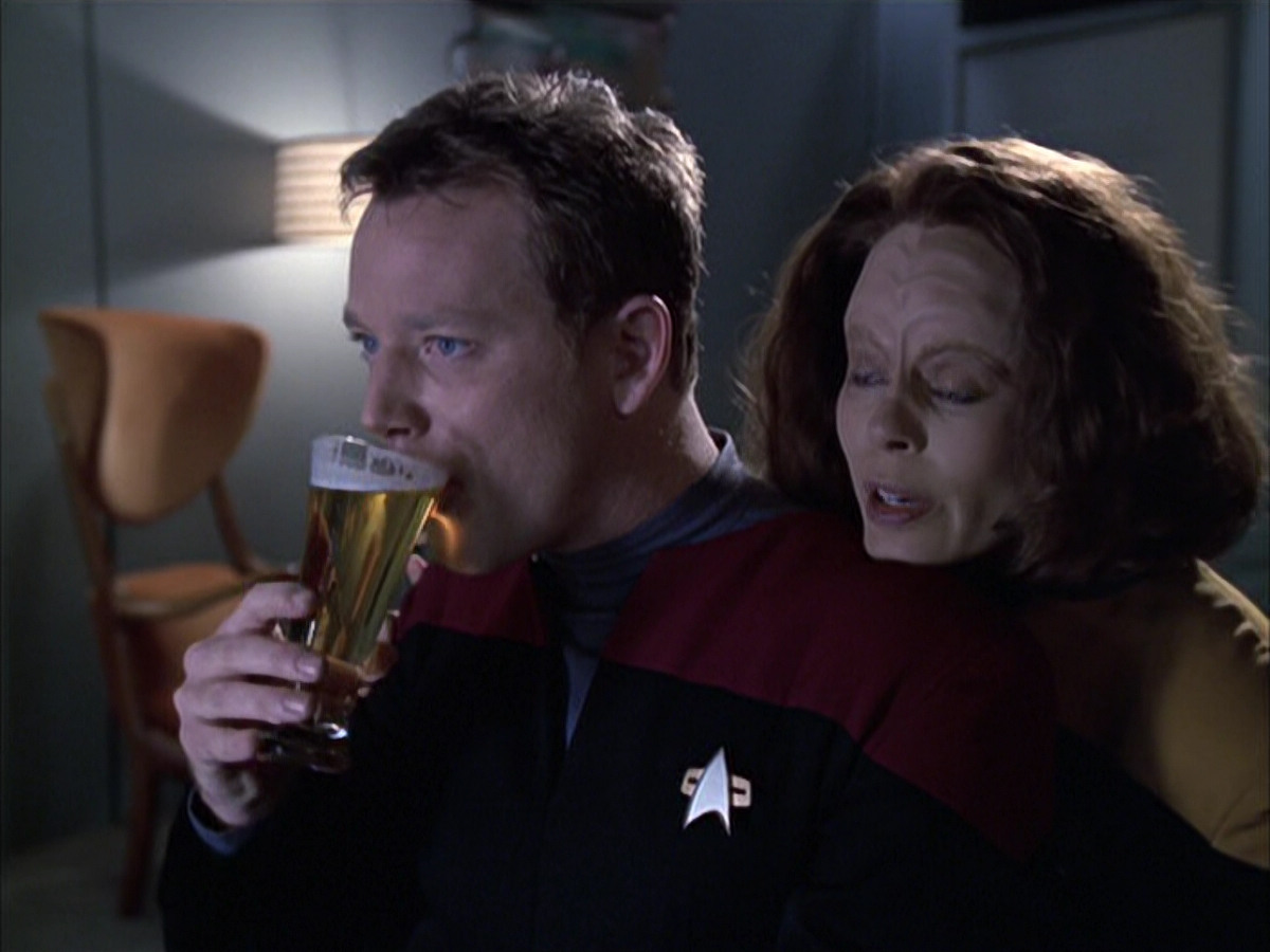 extant_StarTrek_VOY_6x14-Memorial_00307.jpg