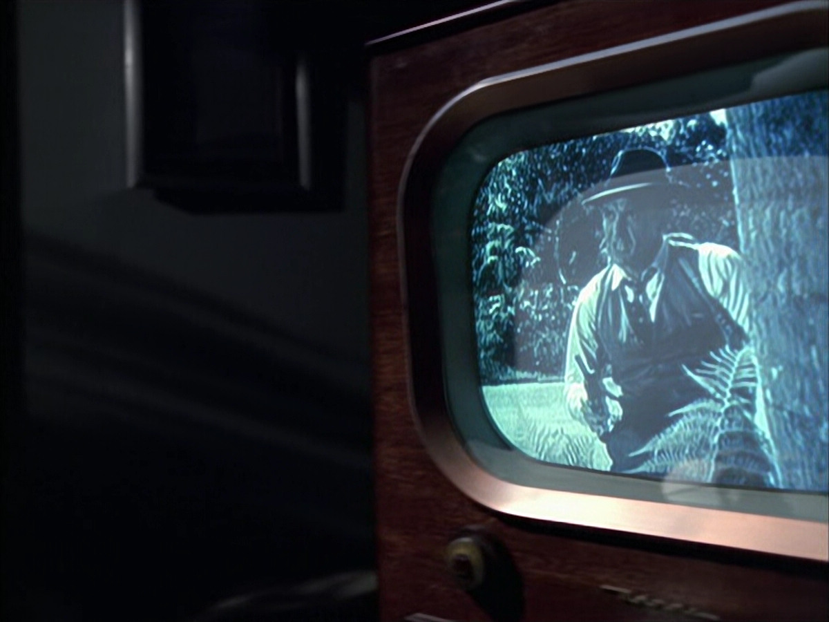 extant_StarTrek_VOY_6x14-Memorial_00328.jpg