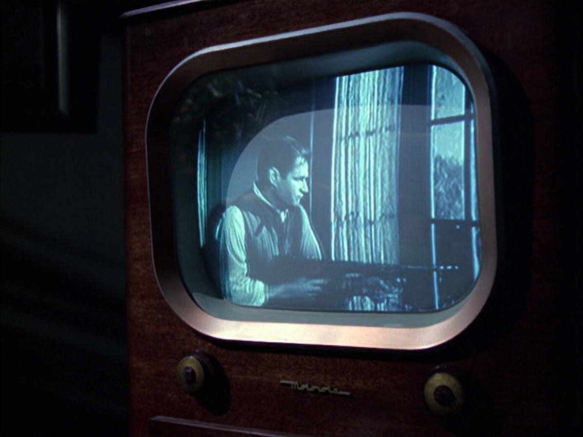 extant_StarTrek_VOY_6x14-Memorial_00340.jpg