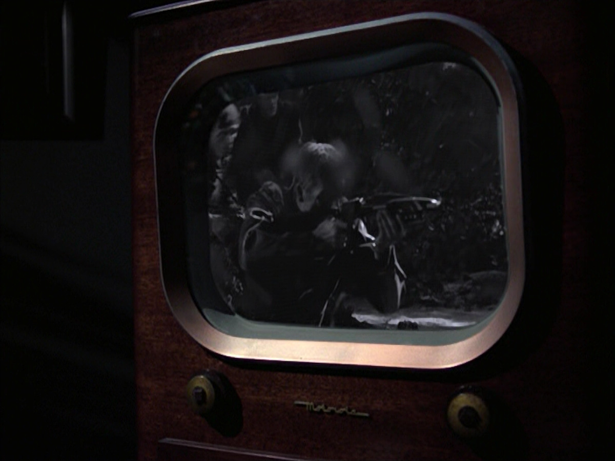 extant_StarTrek_VOY_6x14-Memorial_00356.jpg