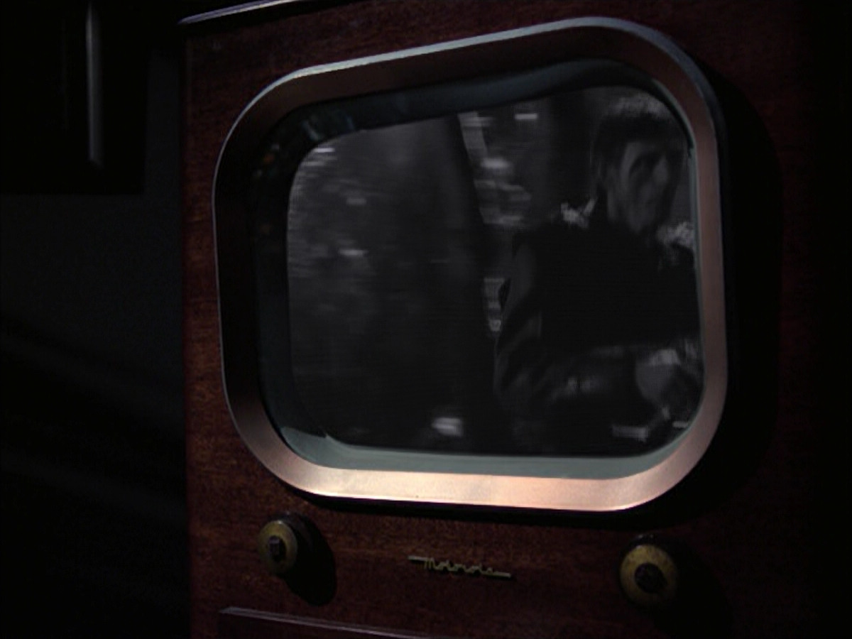 extant_StarTrek_VOY_6x14-Memorial_00358.jpg