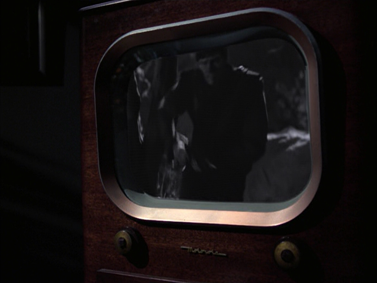 extant_StarTrek_VOY_6x14-Memorial_00359.jpg