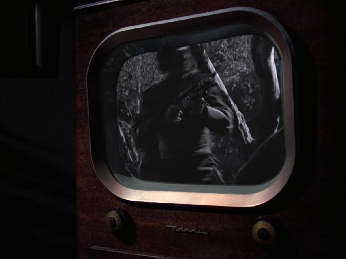 extant_StarTrek_VOY_6x14-Memorial_00373.jpg