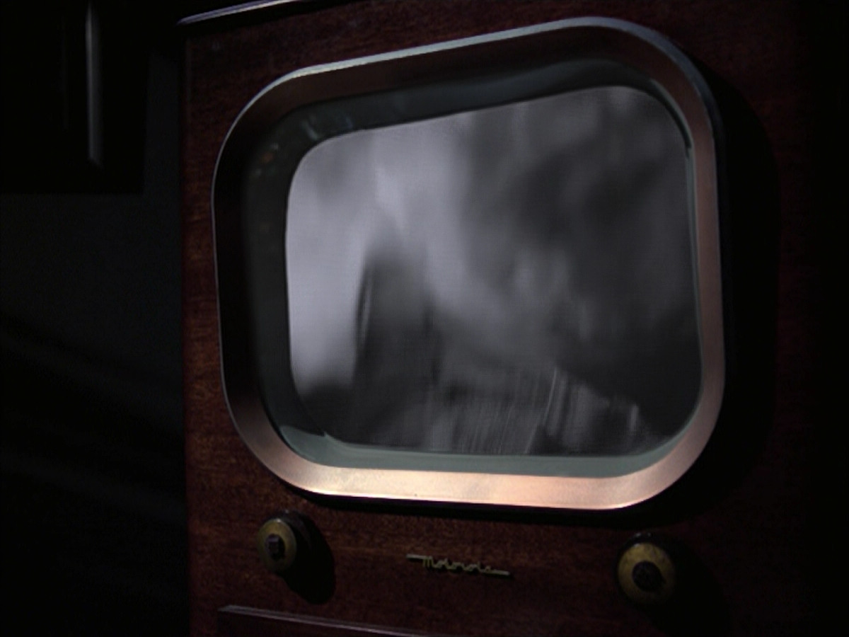extant_StarTrek_VOY_6x14-Memorial_00375.jpg