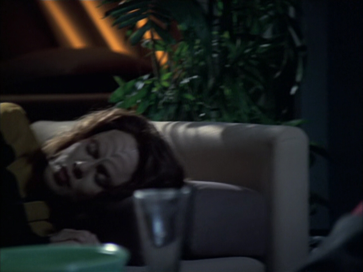 extant_StarTrek_VOY_6x14-Memorial_00573.jpg