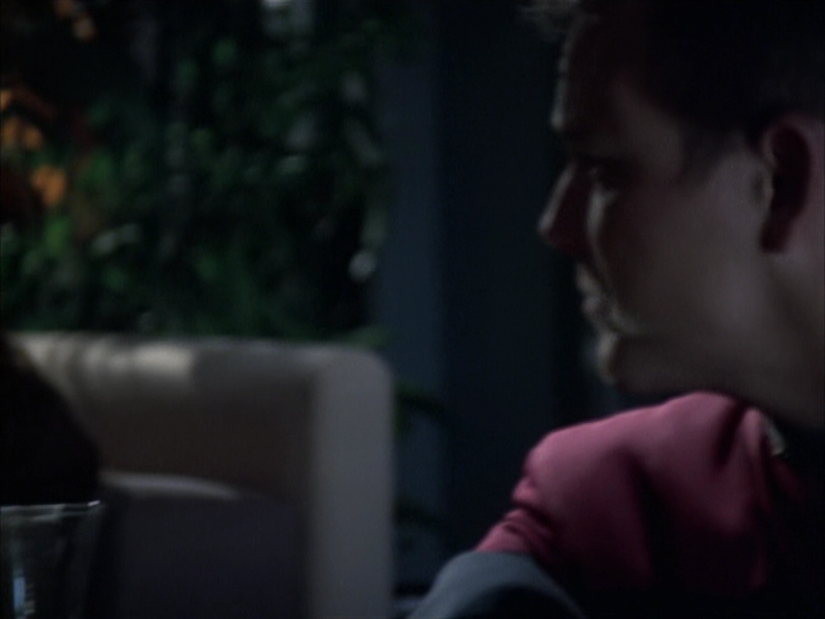 extant_StarTrek_VOY_6x14-Memorial_00574.jpg