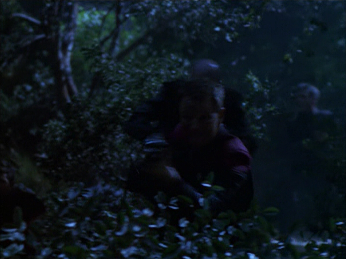extant_StarTrek_VOY_6x14-Memorial_00604.jpg