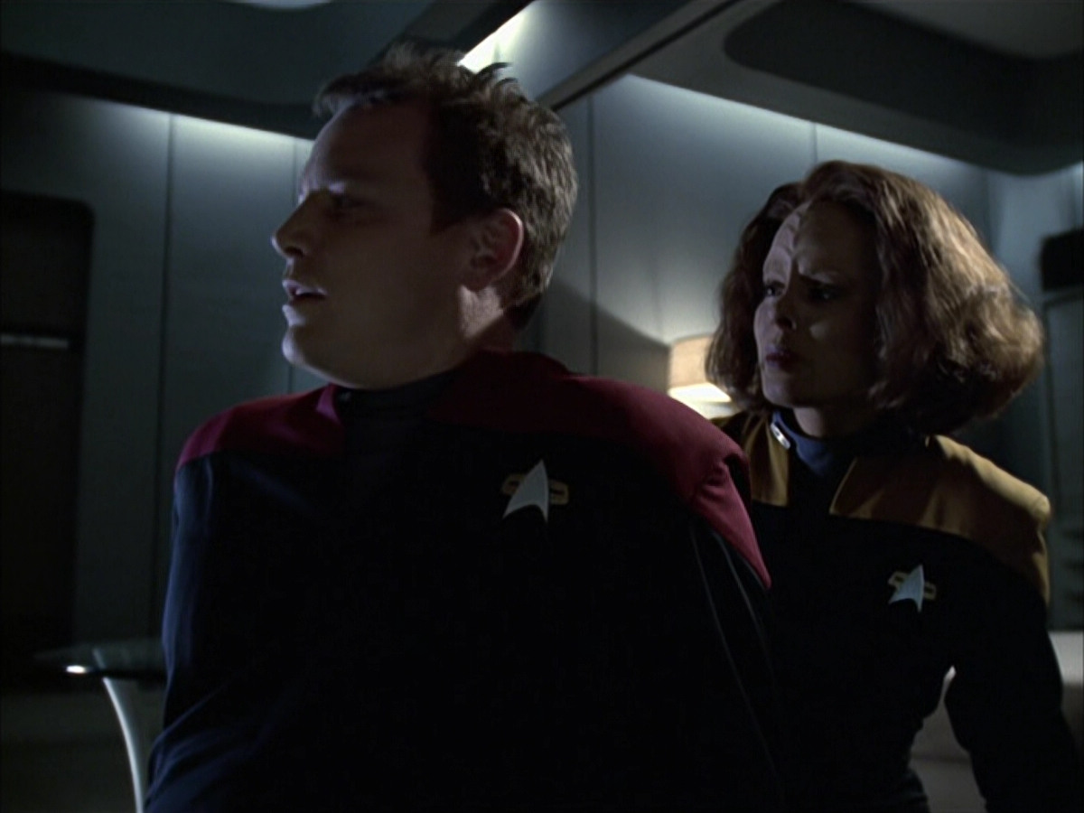 extant_StarTrek_VOY_6x14-Memorial_00636.jpg
