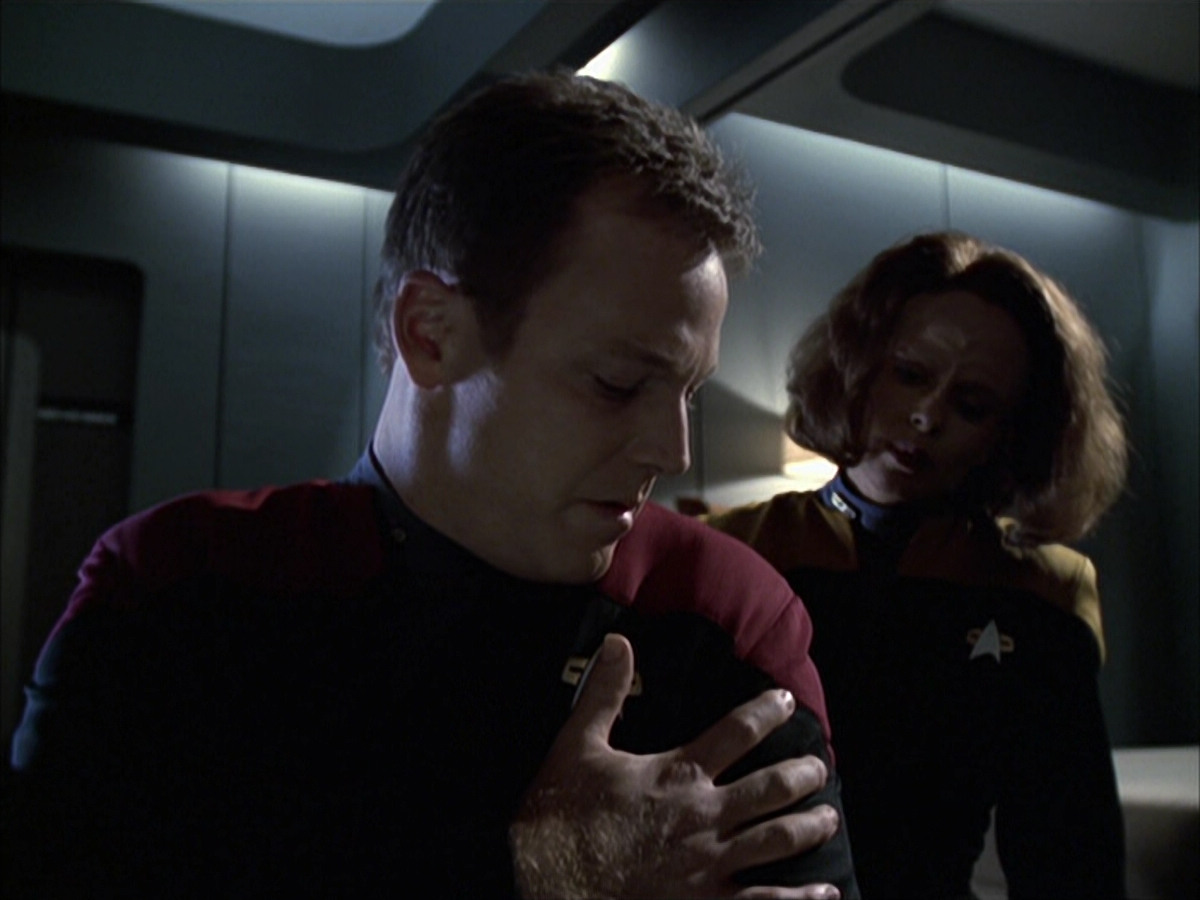 extant_StarTrek_VOY_6x14-Memorial_00649.jpg