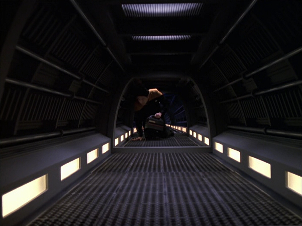 extant_StarTrek_VOY_6x14-Memorial_00671.jpg