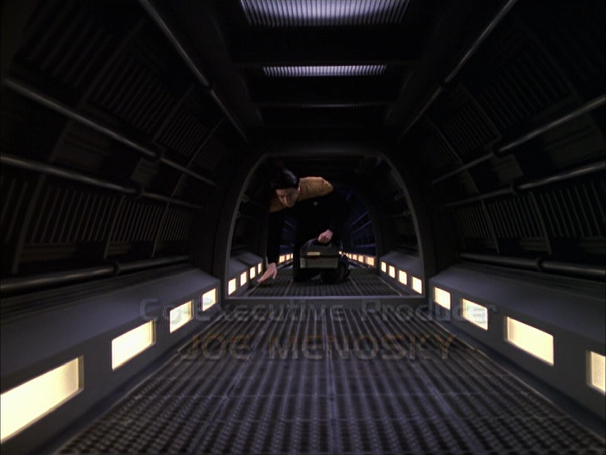 extant_StarTrek_VOY_6x14-Memorial_00672.jpg