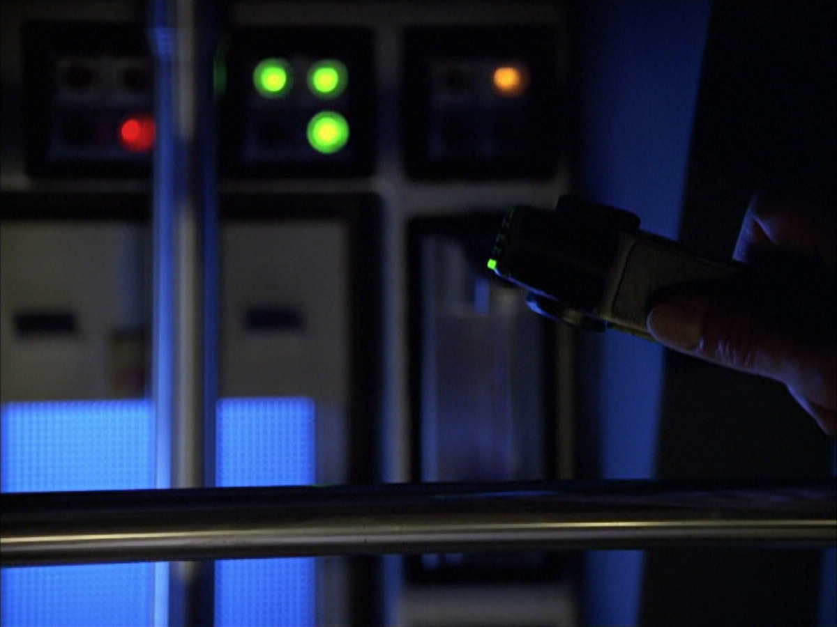 extant_StarTrek_VOY_6x14-Memorial_00690.jpg