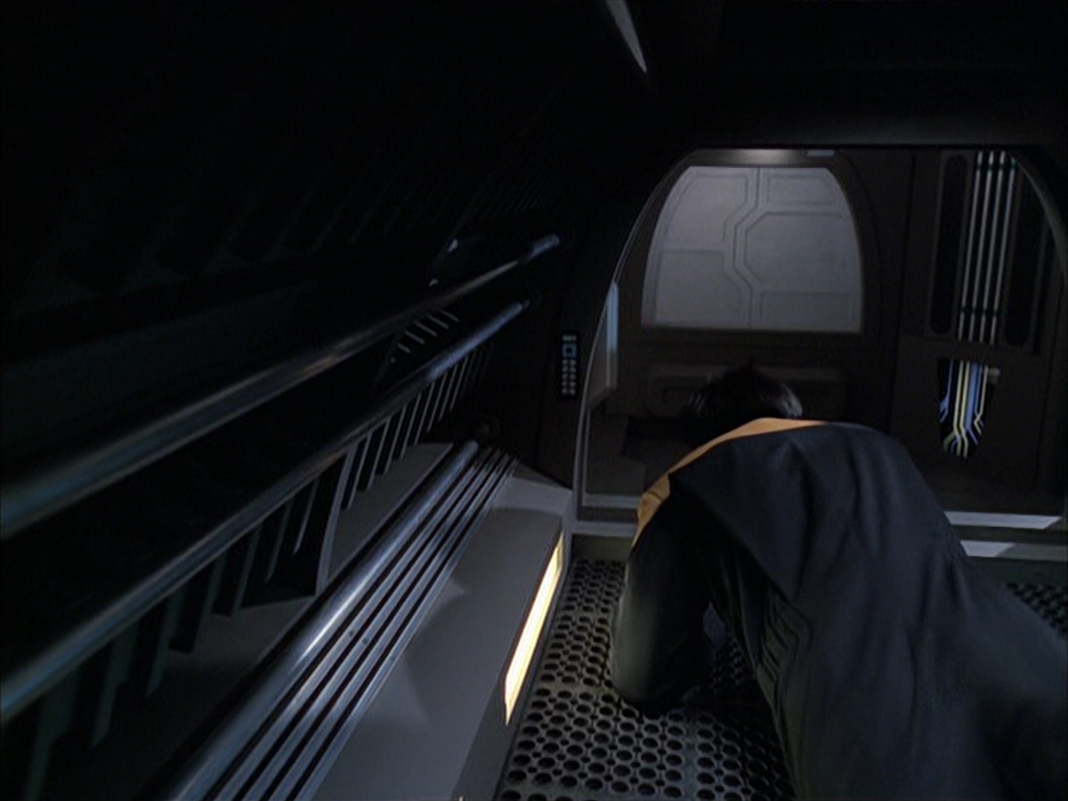 extant_StarTrek_VOY_6x14-Memorial_00750.jpg