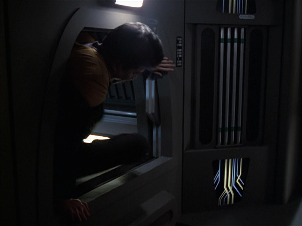 extant_StarTrek_VOY_6x14-Memorial_00754.jpg