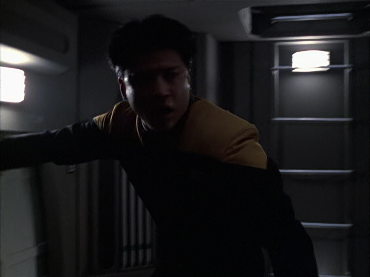 extant_StarTrek_VOY_6x14-Memorial_00757.jpg