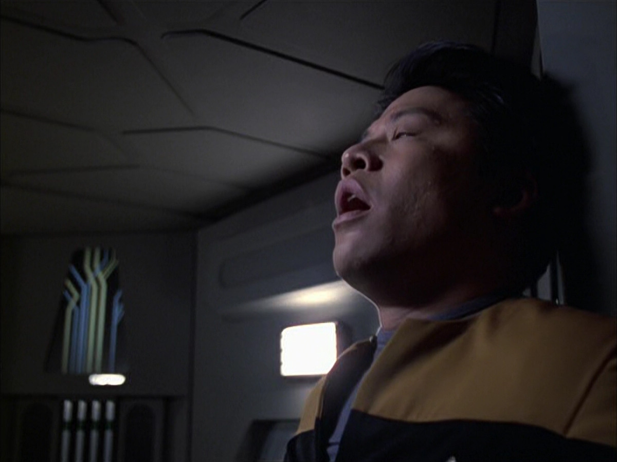 extant_StarTrek_VOY_6x14-Memorial_00762.jpg