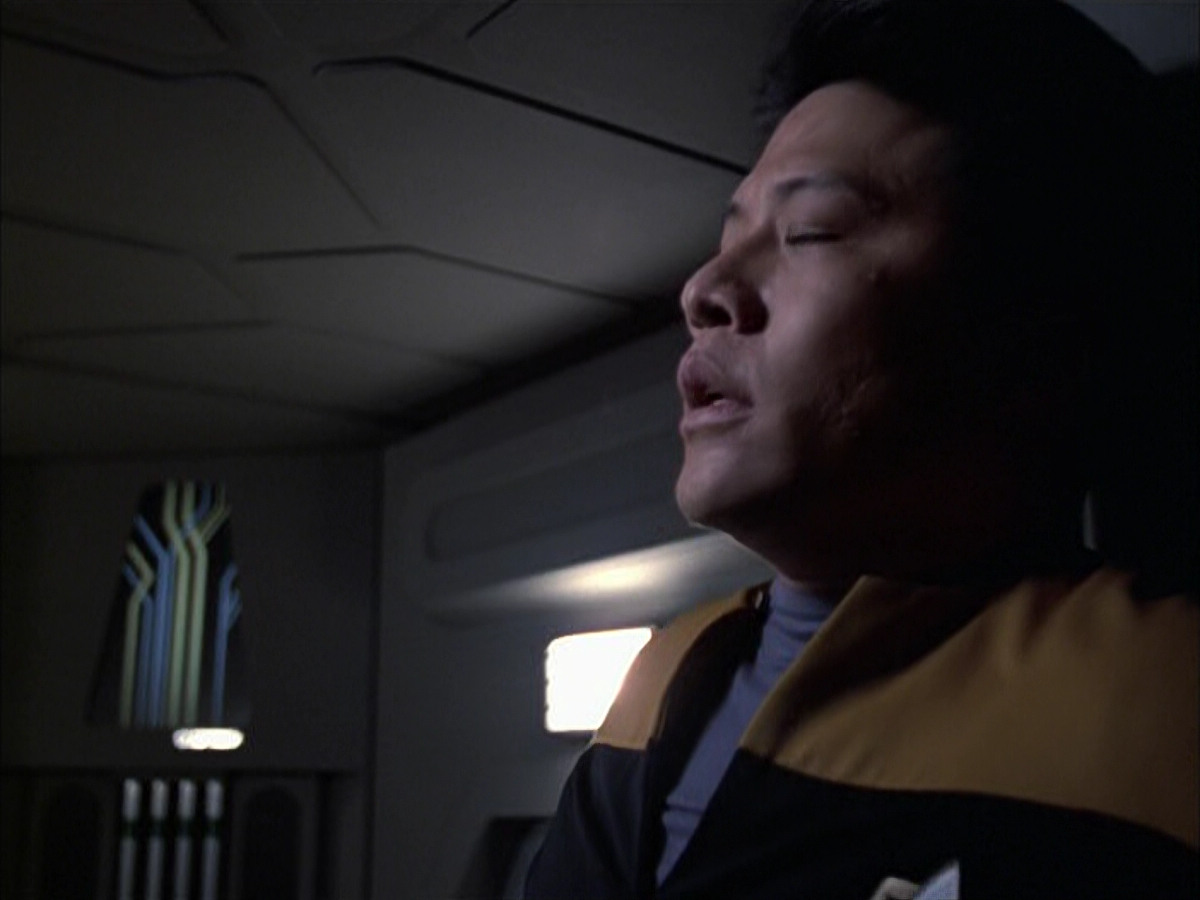 extant_StarTrek_VOY_6x14-Memorial_00763.jpg