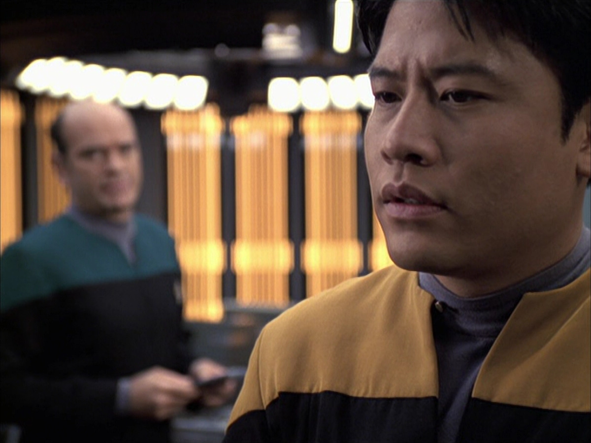 extant_StarTrek_VOY_6x14-Memorial_00788.jpg