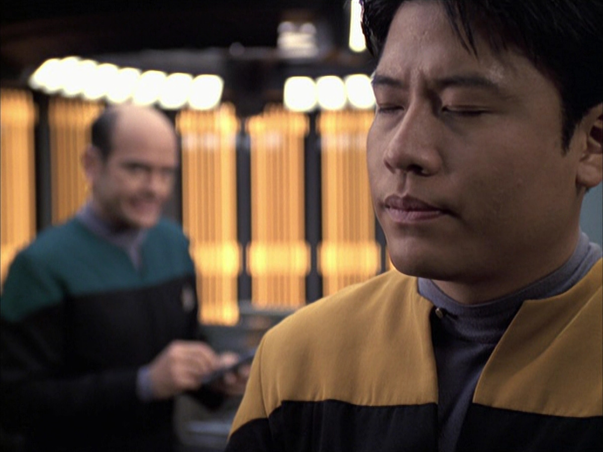 extant_StarTrek_VOY_6x14-Memorial_00796.jpg