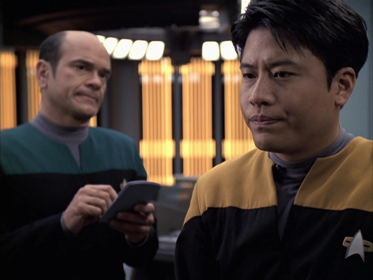 extant_StarTrek_VOY_6x14-Memorial_00818.jpg