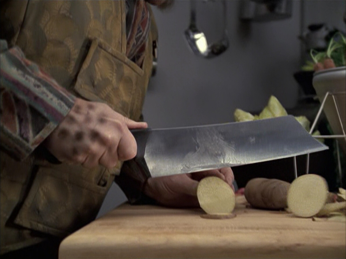 extant_StarTrek_VOY_6x14-Memorial_00823.jpg