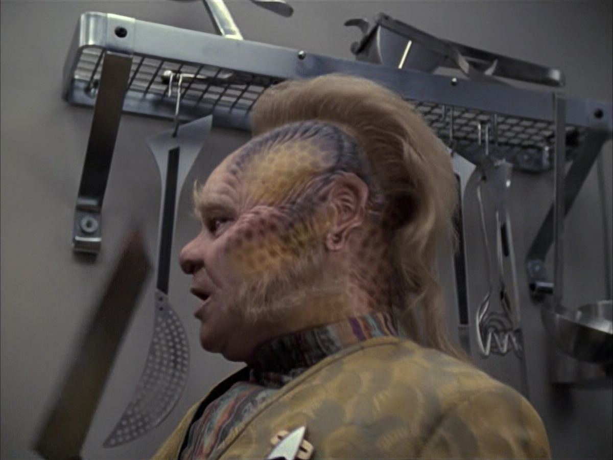 extant_StarTrek_VOY_6x14-Memorial_00827.jpg