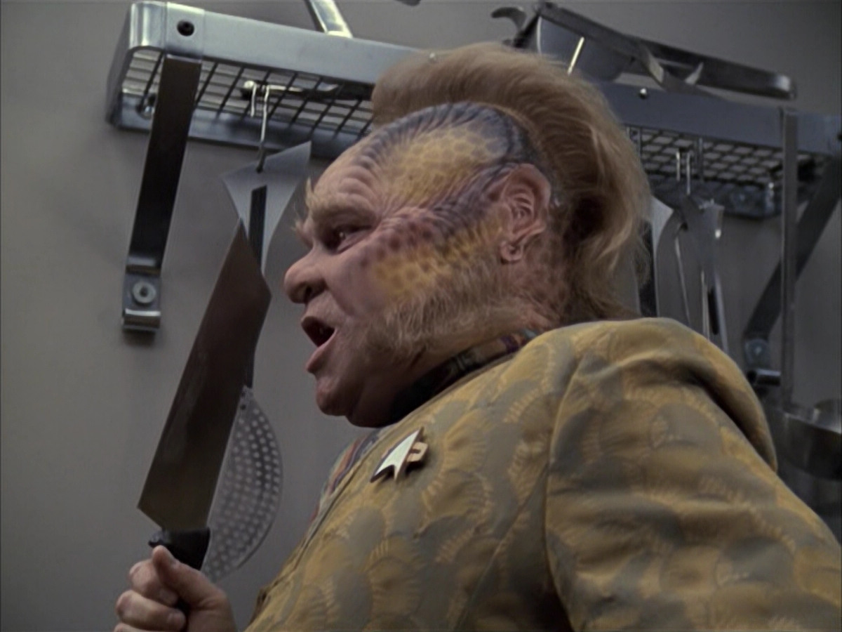 extant_StarTrek_VOY_6x14-Memorial_00828.jpg