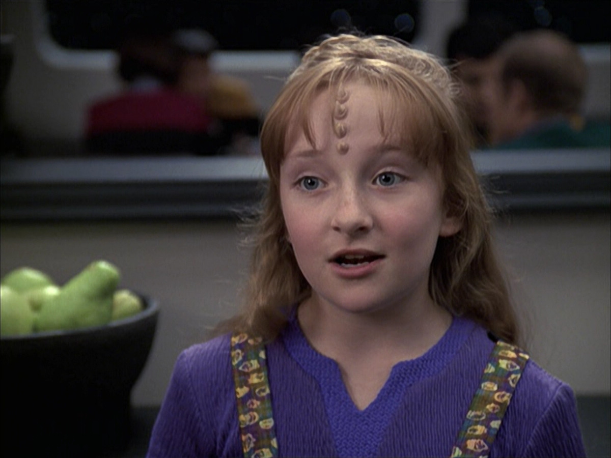 extant_StarTrek_VOY_6x14-Memorial_00874.jpg