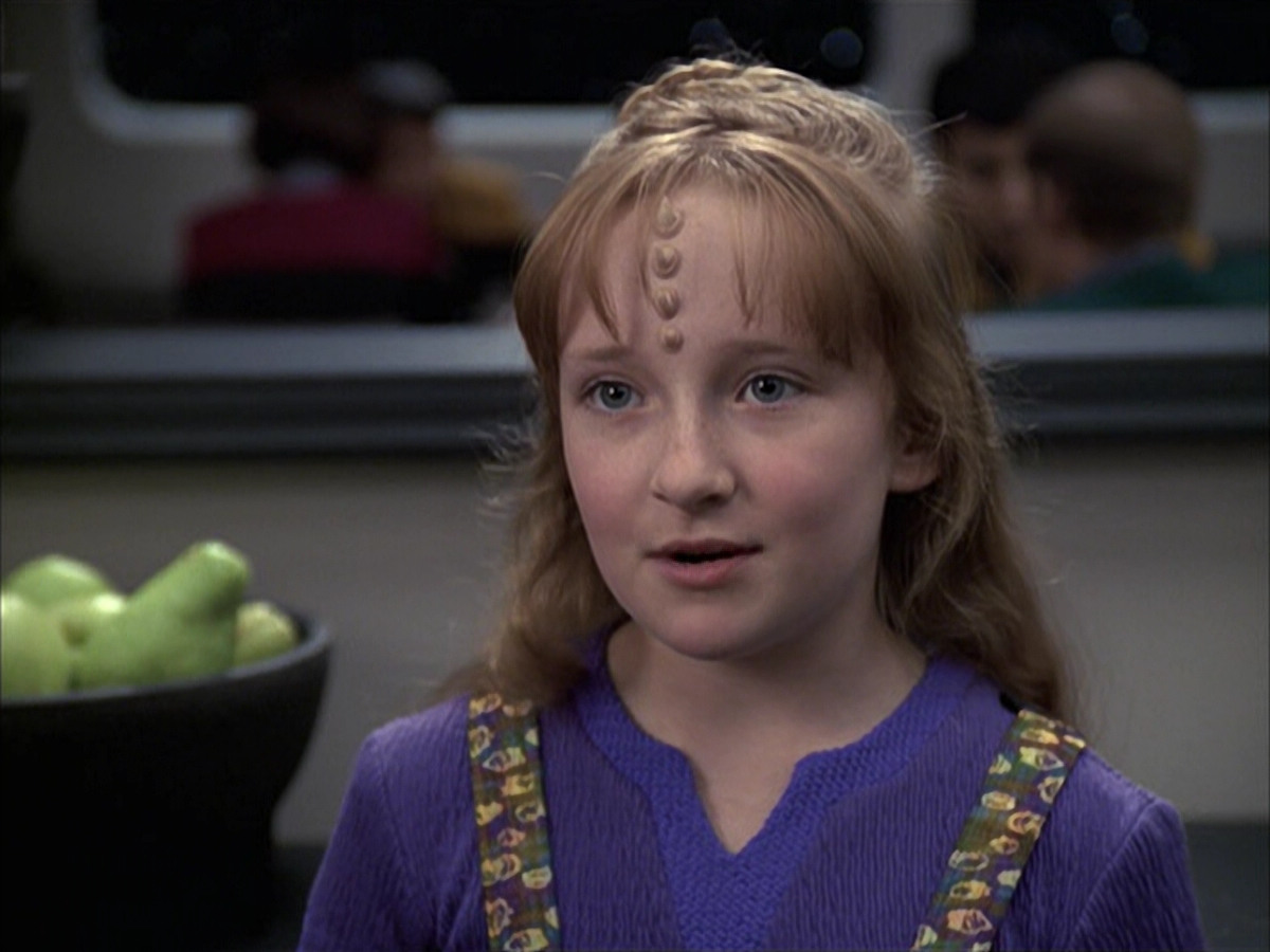 extant_StarTrek_VOY_6x14-Memorial_00875.jpg