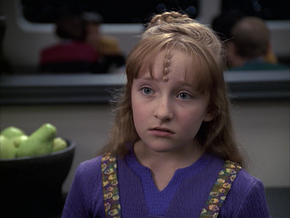 extant_StarTrek_VOY_6x14-Memorial_00891.jpg