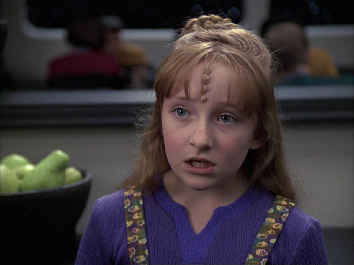 extant_StarTrek_VOY_6x14-Memorial_00892.jpg