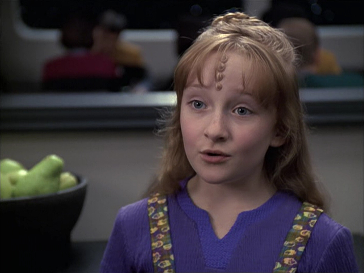 extant_StarTrek_VOY_6x14-Memorial_00901.jpg