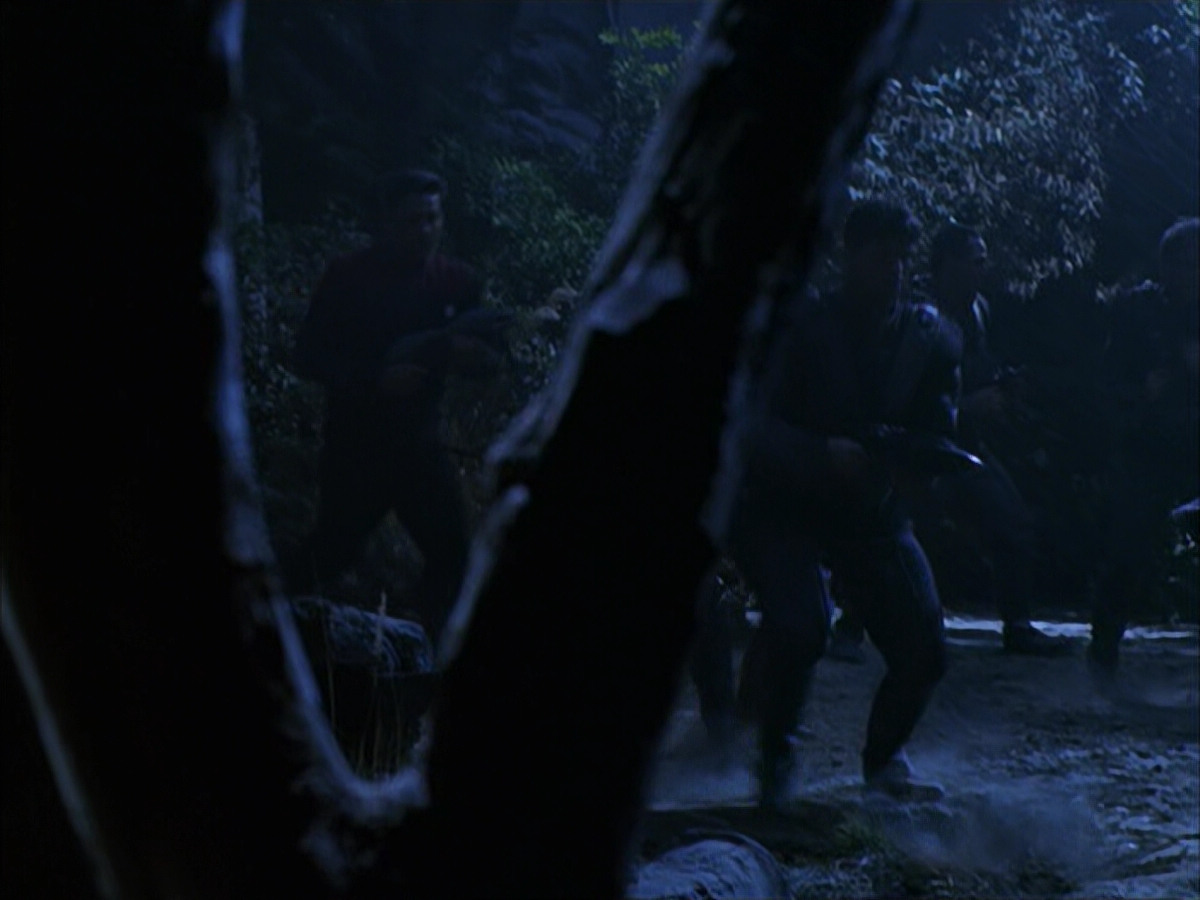 extant_StarTrek_VOY_6x14-Memorial_00951.jpg