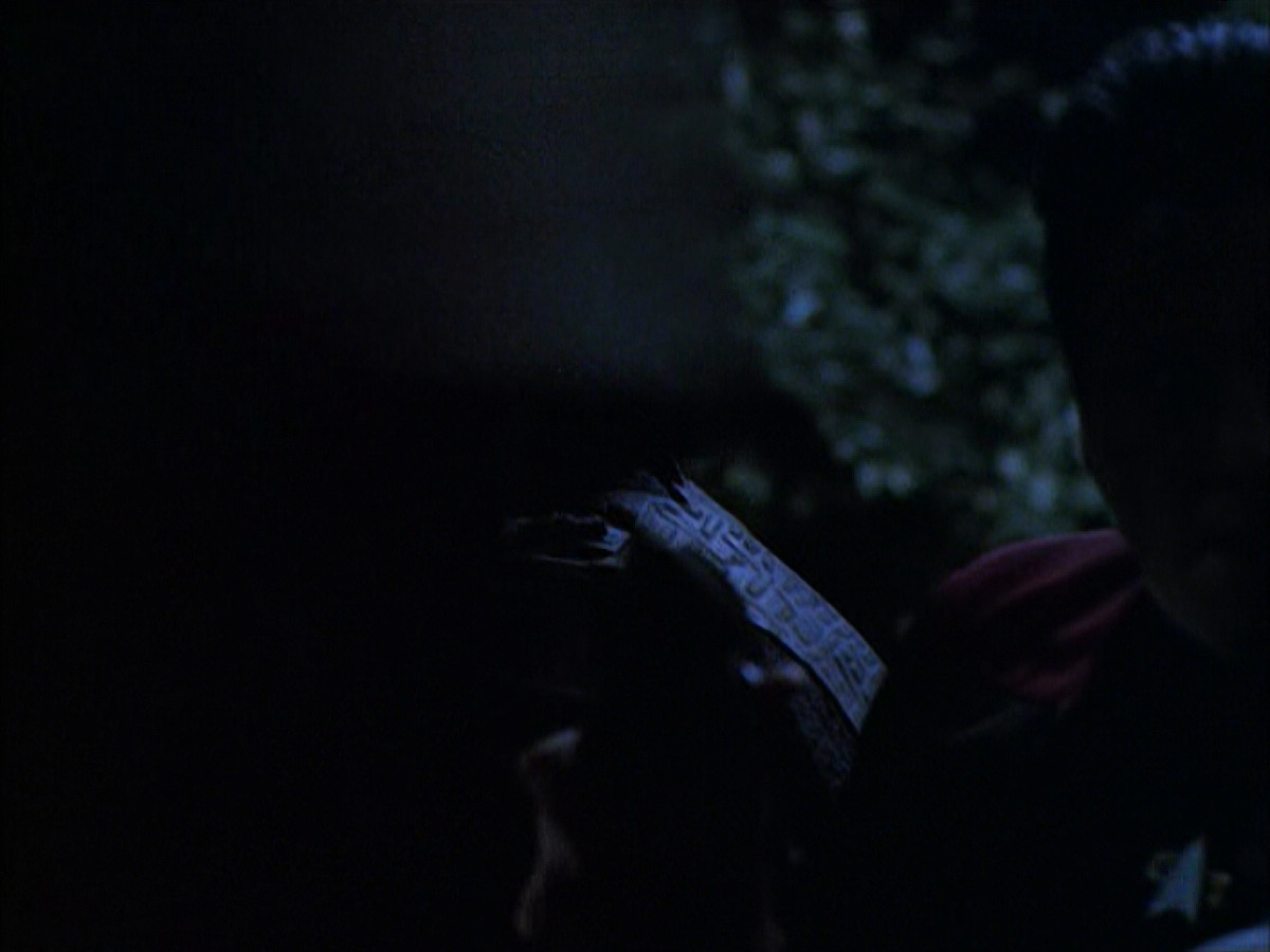 extant_StarTrek_VOY_6x14-Memorial_01010.jpg