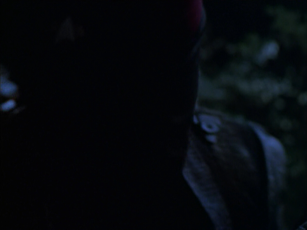extant_StarTrek_VOY_6x14-Memorial_01013.jpg
