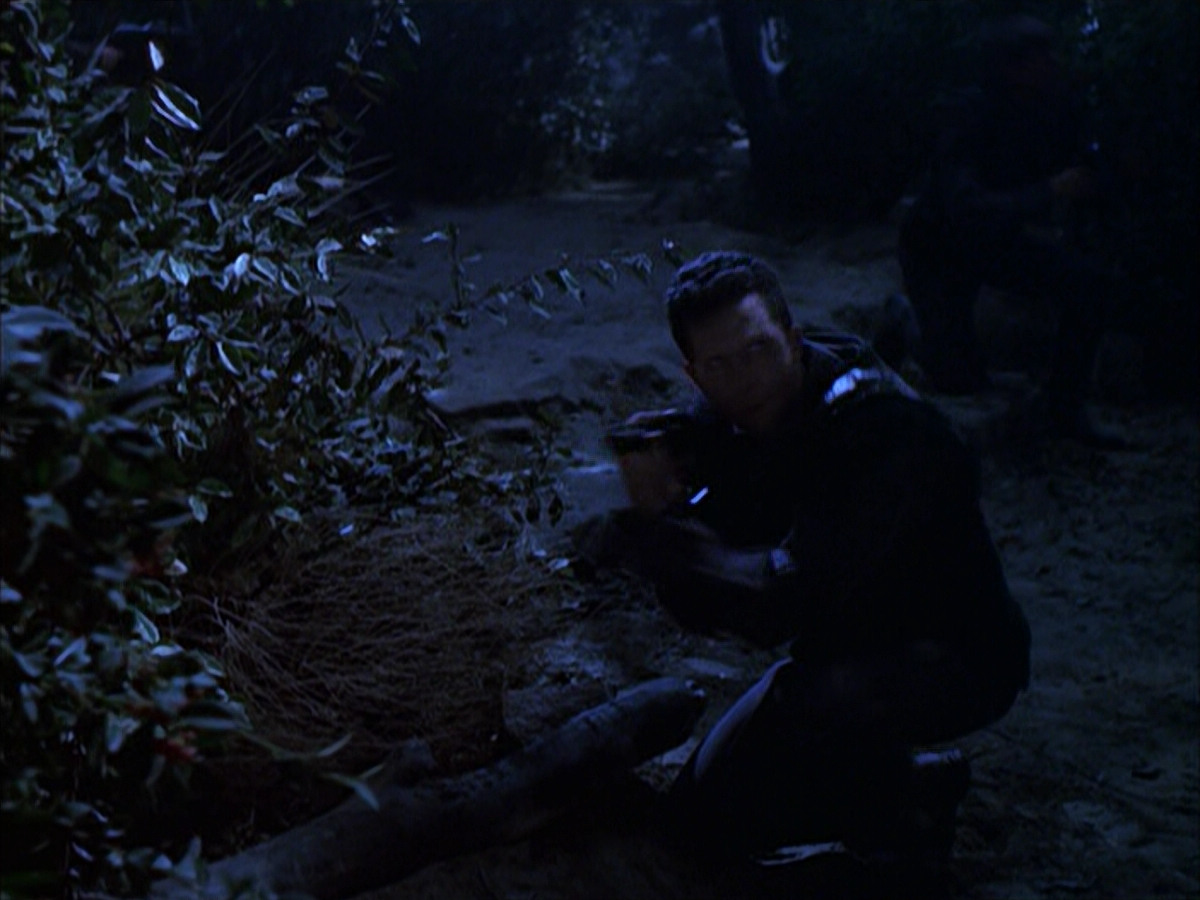 extant_StarTrek_VOY_6x14-Memorial_01014.jpg