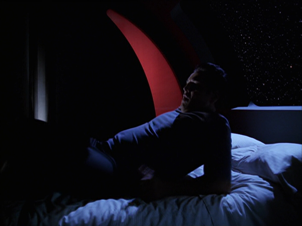 extant_StarTrek_VOY_6x14-Memorial_01037.jpg